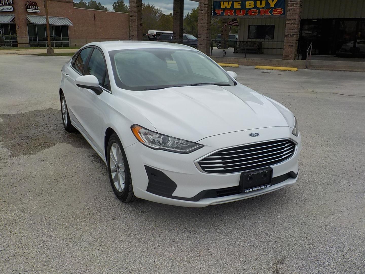 2020 White /Black Ford Fusion SE (3FA6P0HD1LR) with an 1.5L L4 DOHC 16V engine, 6A transmission, located at 1617 W Church Street, Livingston, TX, 77351, (936) 327-3600, 30.710995, -94.951157 - Photo#1